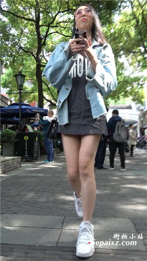 4K 街拍美腿牛仔外套美女姐姐
