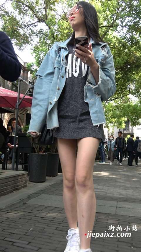 4K 街拍美腿牛仔外套美女姐姐