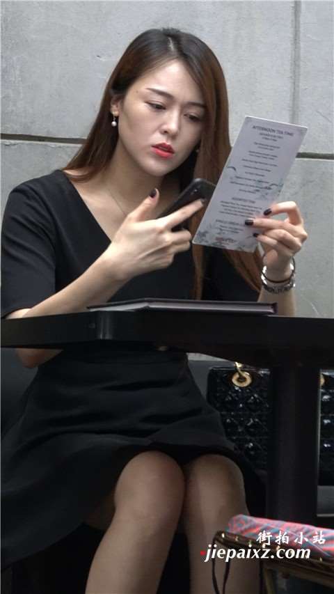 4K 黑色连衣裙小资街拍美女
