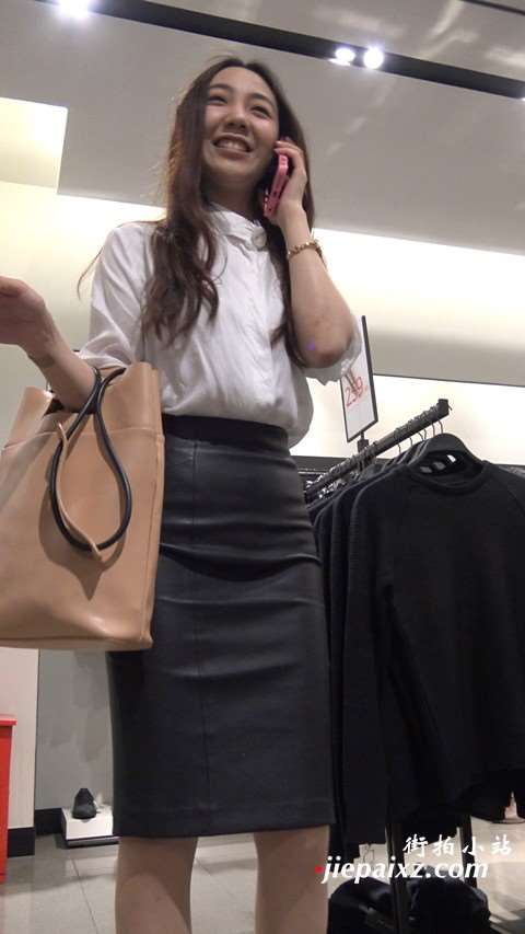 4K 白衬衫黑色紧身裙美女买衣服 2 [1.61 GB]