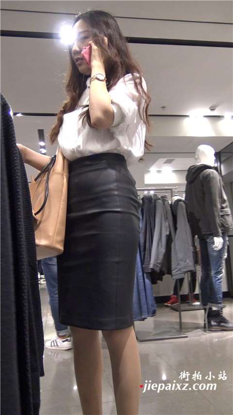 4K 白衬衫黑色紧身裙美女买衣服 2 [1.61 GB]