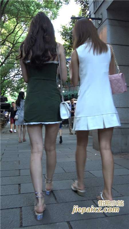 4K 天使面容魔鬼身材的一对街拍美女姐妹 [965 MB]