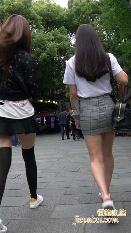 4K-清纯气质街拍美女姐妹三人行 [1.73 GB]