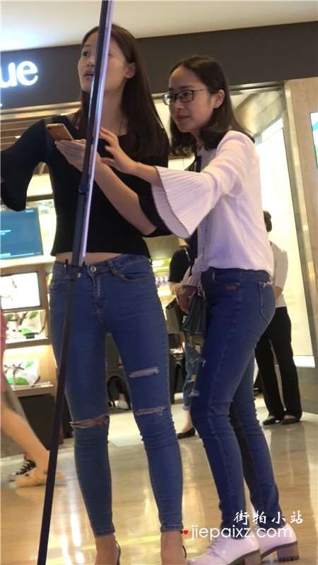 4K - 黑衣服紧身蓝牛街拍气质文静美女姐姐逛商场[0.97 GB]
