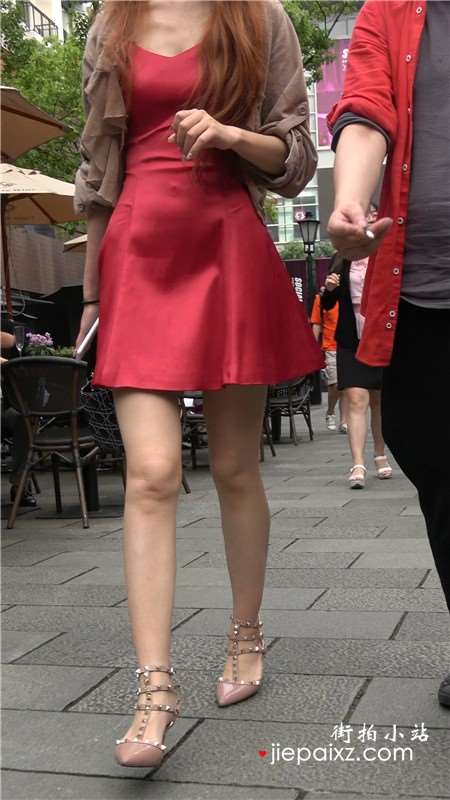 4K-超气质红色连衣裙街拍美腿美女姐姐 [1.40 GB]