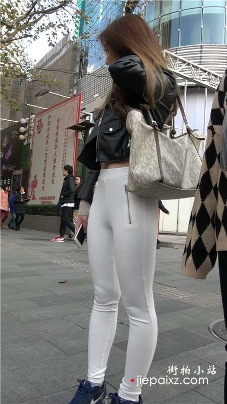 4K-超级紧身白裤极品街拍圆臀美女姐姐第二集 [643 MB]