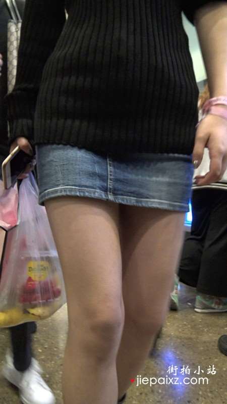 4K-超短牛仔裙黑色毛衣街拍女神逛商场 [1.55 GB]