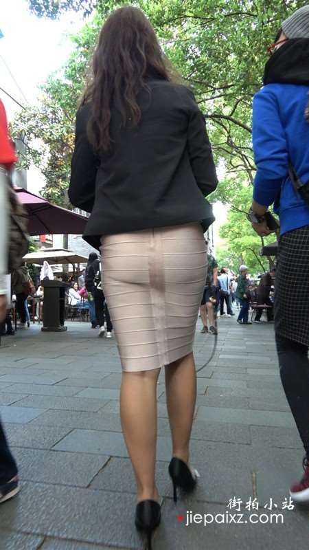 4K - 超级性感丰满爆乳街拍包臀裙气质御姐 [1.86 GB]