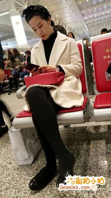 4k超清，候车室拍摄知性气质打底裤袜美女姐姐