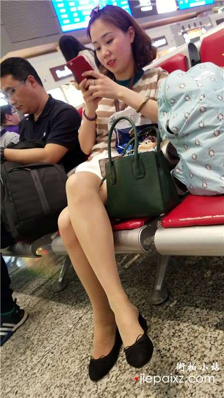 4k视频，长相清秀，笑容甜美丝袜美腿小姐姐