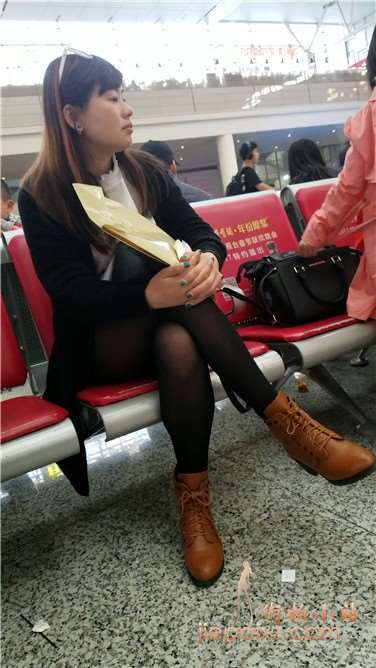 4k视频，微笑甜美的漂亮黑丝袜美女姐姐