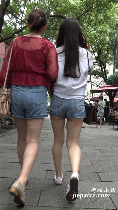 4K 街拍热裤月牙臀美腿年轻姑娘  [1.27 GB]