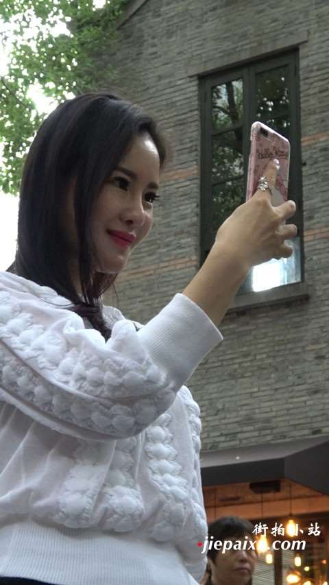 4K 街拍美腿性感姐妹拍照 [1.15 GB]