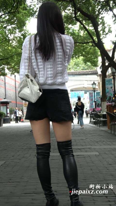 4K 街拍美腿性感姐妹拍照 [1.15 GB]