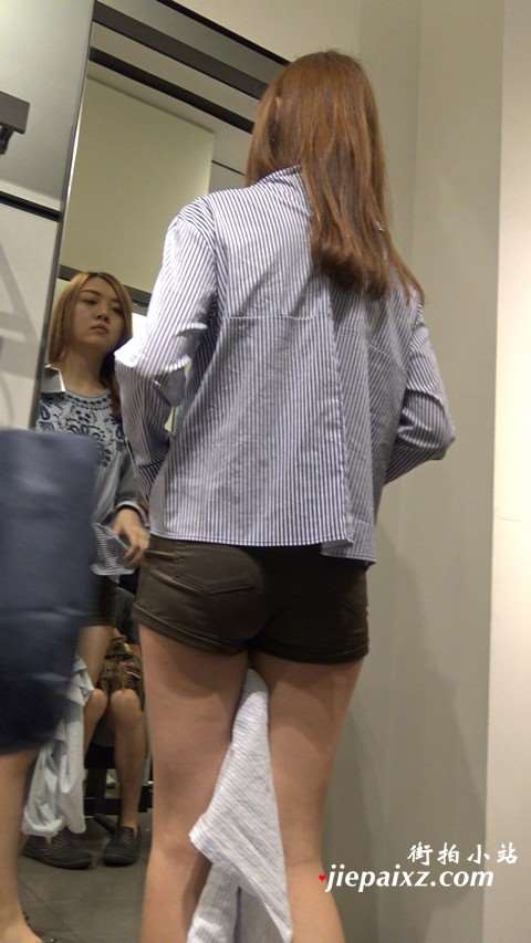 4K 街拍背心热裤丰满小姐姐试衣服 [1.53 GB]