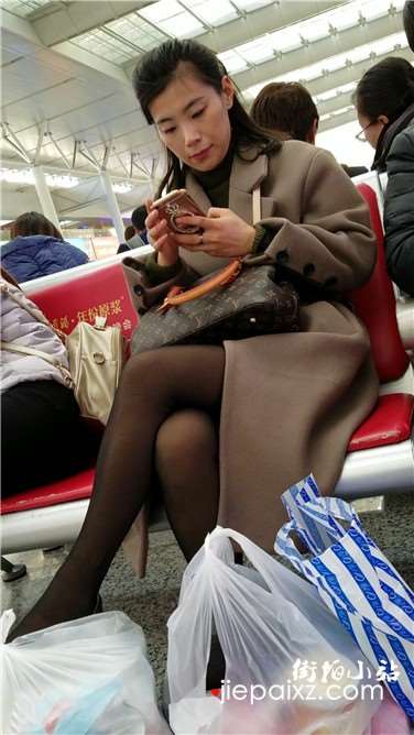 4k超清，街拍黑丝知性美腿少妇美女