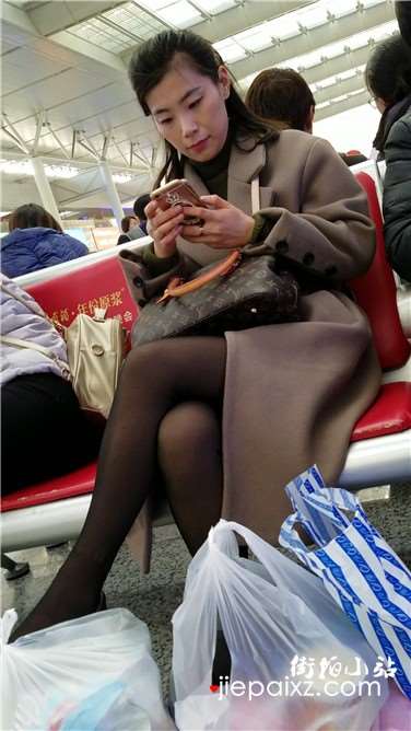4k超清，街拍黑丝知性美腿少妇美女