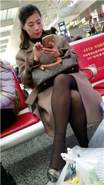 4k超清，街拍黑丝知性美腿少妇美女