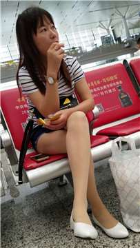 4k超清，高铁站候车室拍摄热裤丝袜气质熟女