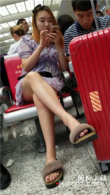 4k超清，碎花连衣裙清秀长腿美女