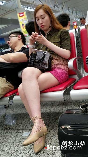 4k超清，性感美腿落落大方的颜值美女