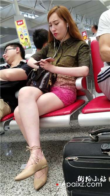 4k超清，性感美腿落落大方的颜值美女