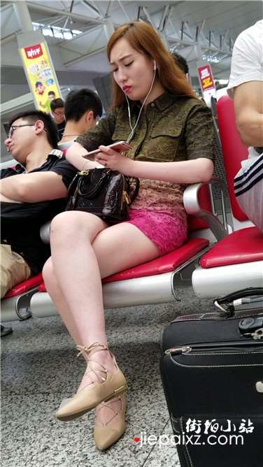4k超清，性感美腿落落大方的颜值美女