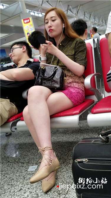 4k超清，性感美腿落落大方的颜值美女