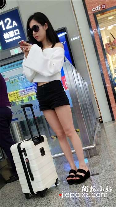 4k超清，极品气质抹胸美丽女孩，墨镜很酷哦