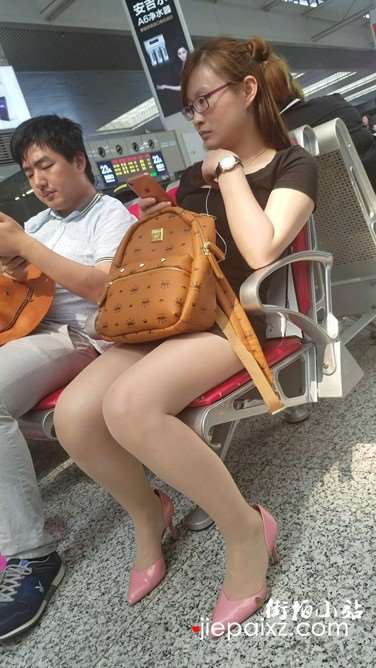 4k超清，韵味丝足美腿粉高跟少妇