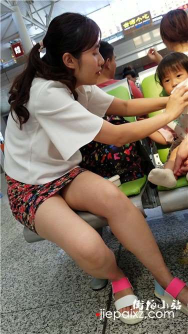 4k超清，极品碎花包臀裙性感美少妇，玉腿诱惑死了