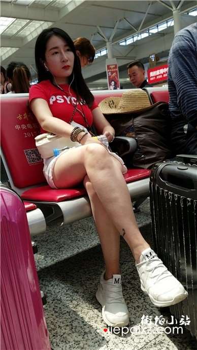 4k-运动鞋大长腿丰满女神姐姐