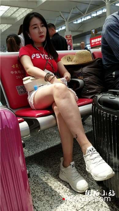 4k-运动鞋大长腿丰满女神姐姐