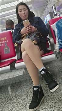 4k-高铁站拍摄超波肉色丝袜美腿美女