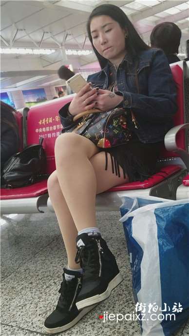 4k-高铁站拍摄超波肉色丝袜美腿美女