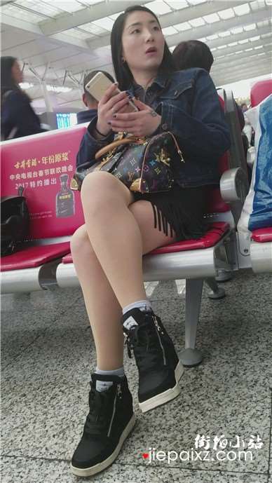 4k-高铁站拍摄超波肉色丝袜美腿美女
