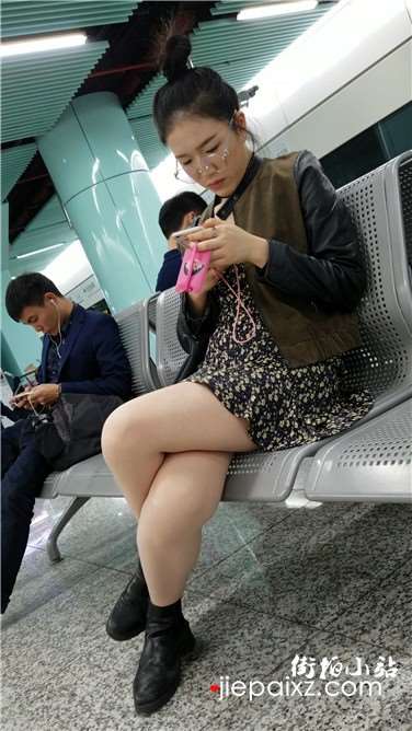 4k超清，极品美腿丸子头美女