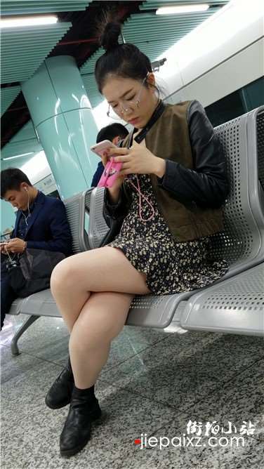 4k超清，极品美腿丸子头美女