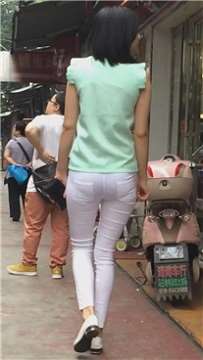 超长视频，跟着紧身白裤美臀少妇逛服装店 [3.24 GB]