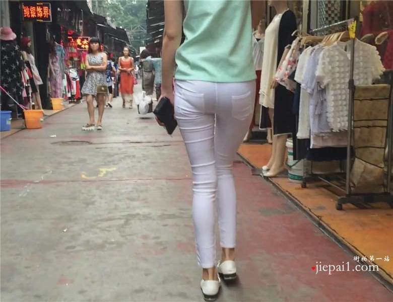 超长视频，跟着紧身白裤美臀少妇逛服装店 [3.24 GB]