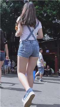 街拍极品背带热裤清纯少女  [623 MB]
