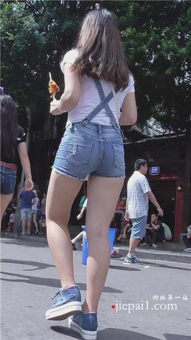 街拍极品背带热裤清纯少女  [623 MB]