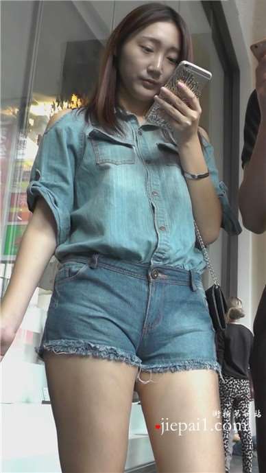 街拍牛仔热裤饱满美三角妹纸 [1.54 GB]