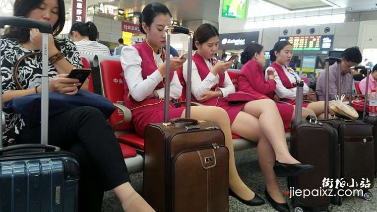 4k超清，性感的OL制服丝袜美腿高铁乘务员