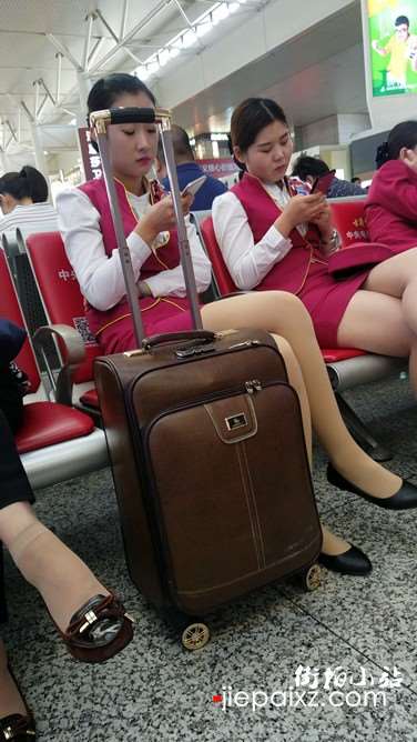 4k超清，性感的OL制服丝袜美腿高铁乘务员