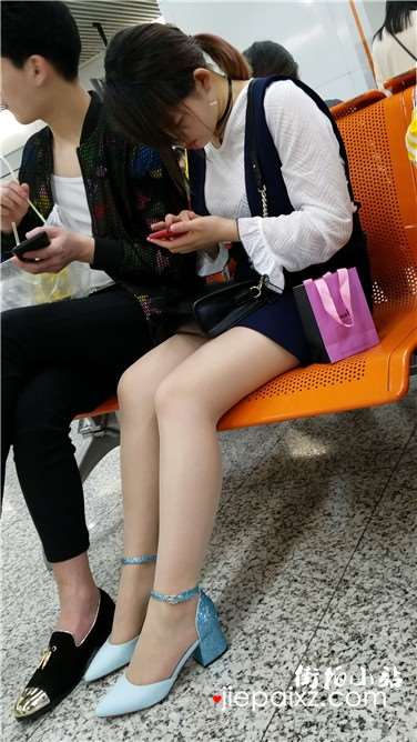 4k超清，尖嘴高跟丝袜美腿丰满小清新美女