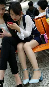 4k超清，尖嘴高跟丝袜美腿丰满小清新美女