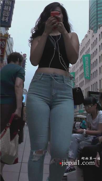街拍丰臀紧身牛仔裤高颜值小姐姐 [2.61 GB]