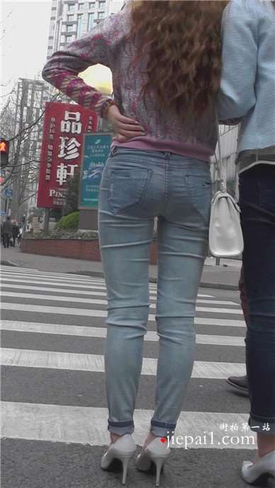 紧身蓝牛高跟苗条妹子超级甜美可爱 [3.16 GB]