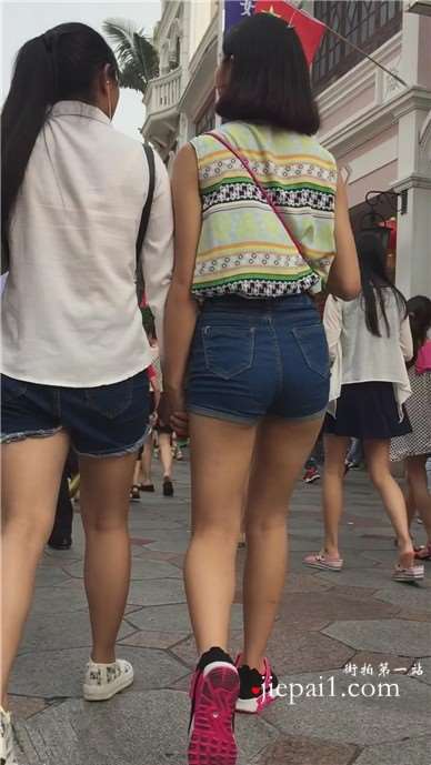 街拍牛仔热裤美腿运动鞋学生妹 [1.19 GB]